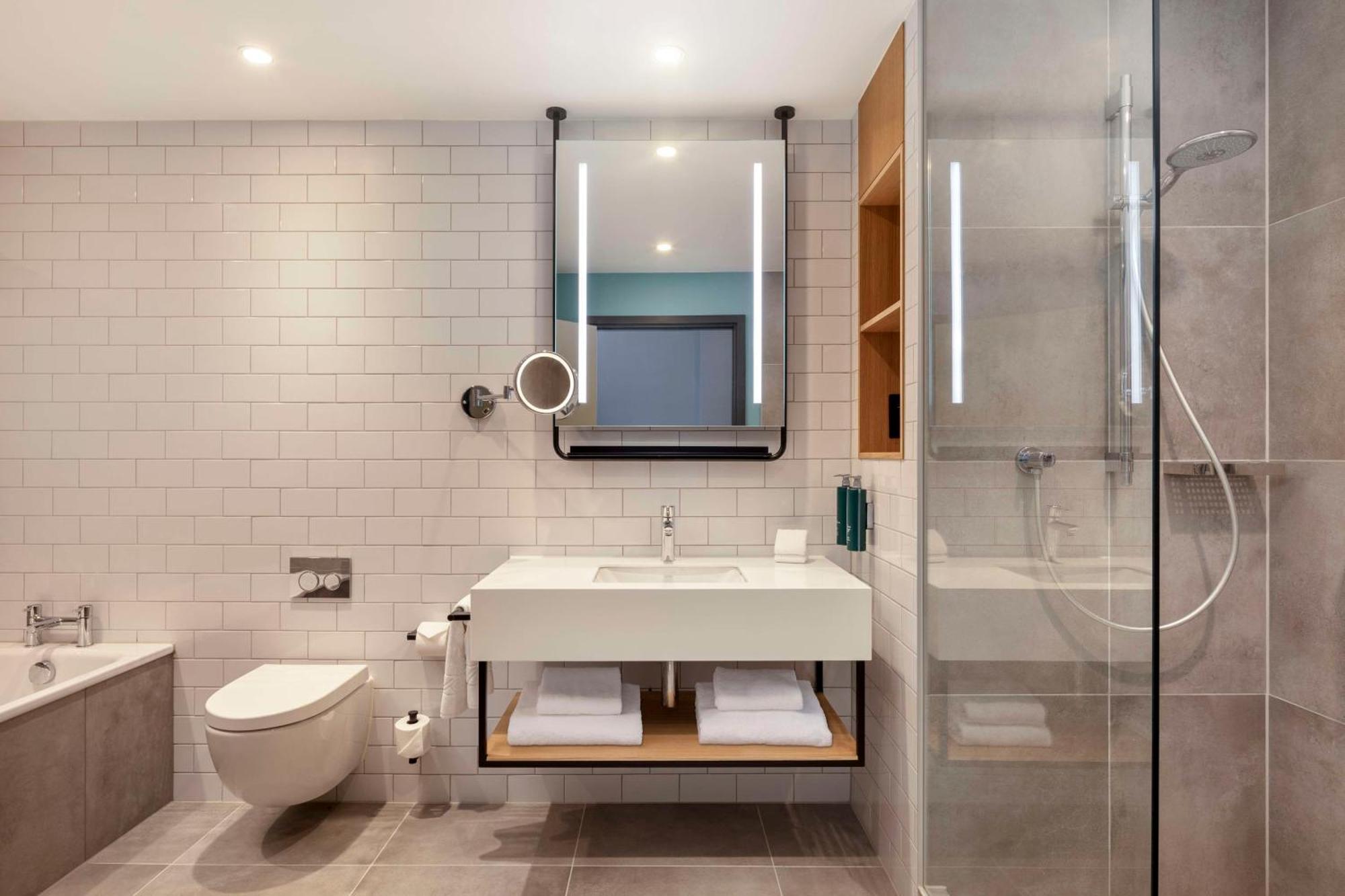 Hilton Woking Hotel Luaran gambar