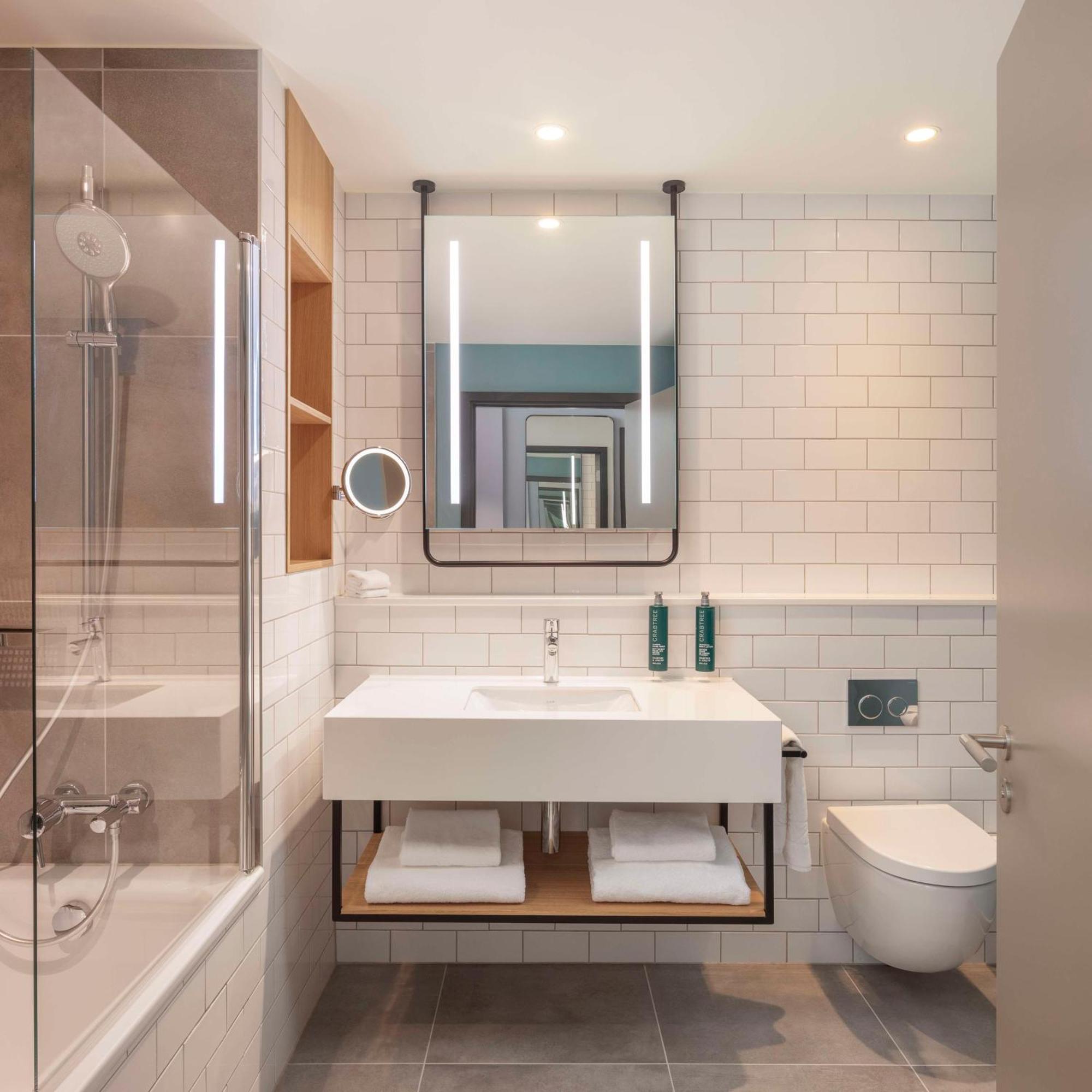 Hilton Woking Hotel Luaran gambar