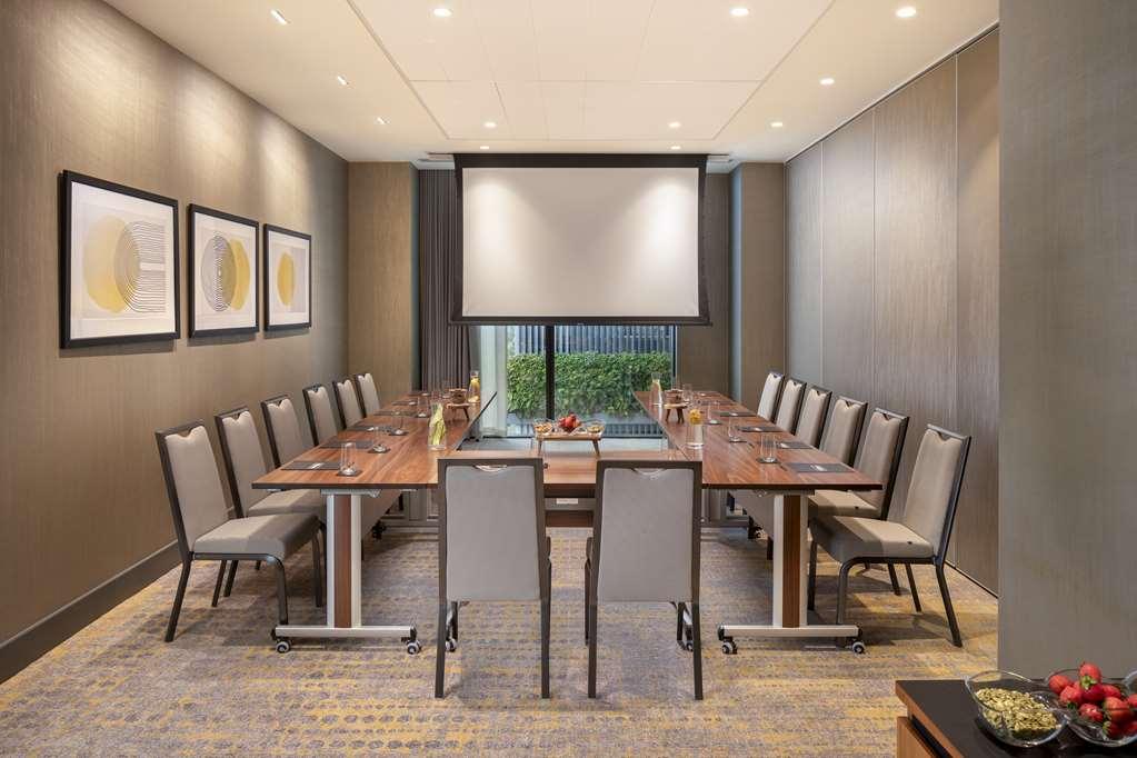 Hilton Woking Hotel Kemudahan gambar